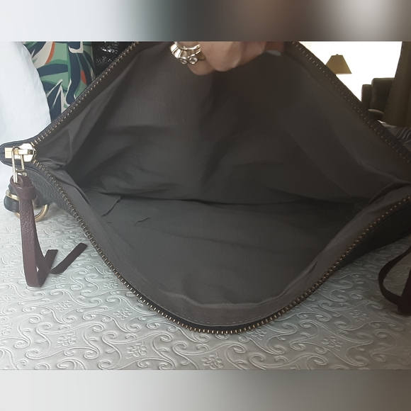 $$$ SALE $$$ NEW Roots Navy & Wine Pebbled Leather - Picture 9 of 13